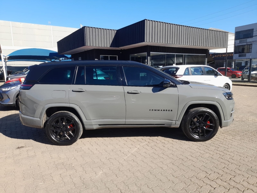 jeep commander 2.0 hurricane 4 turbo gasolina blackhawk at9 4.9 4p automatico 2025
