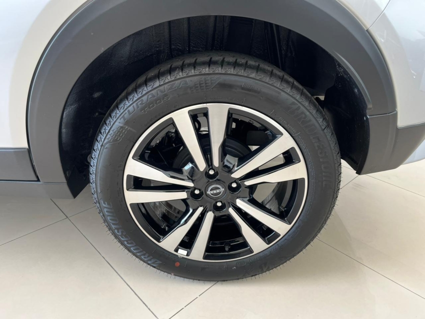 nissan kicks play 1.6 16v flexstart advance plus xtronic 3.9 flex 4p automatico 2025