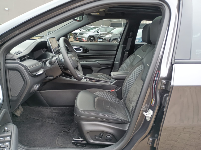 jeep compass 2.0 hurricane 4 turbo gasolina blackhawk at9 1.9 4p automatico 2025
