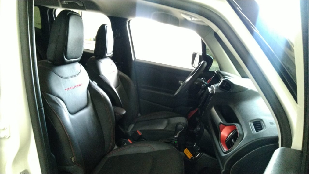 jeep renegade 1.3 t270 turbo flex trailhawk 4x4 at9 4p automatico 2025