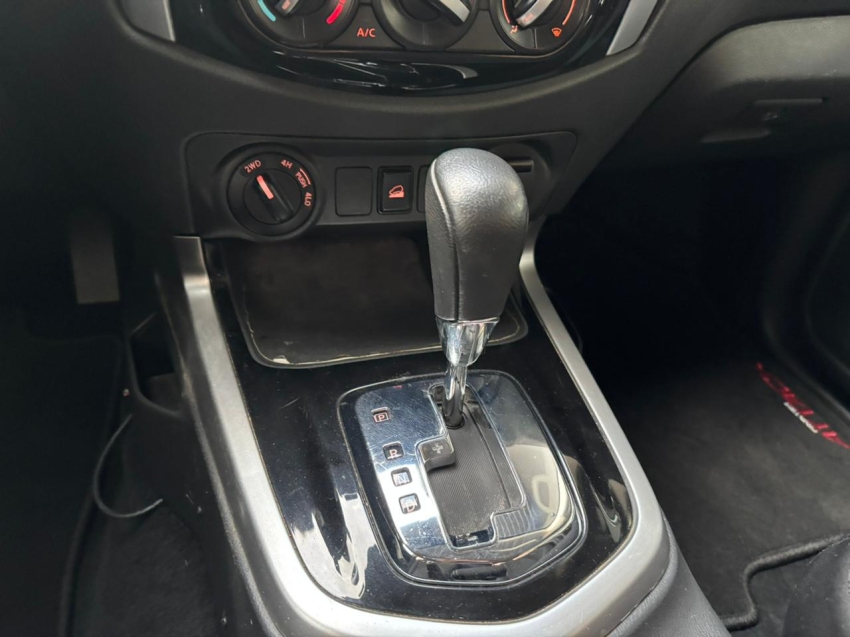 nissan frontier 2.3 16v turbo diesel attack cd 4x4 automatico 2.2 4p 2019