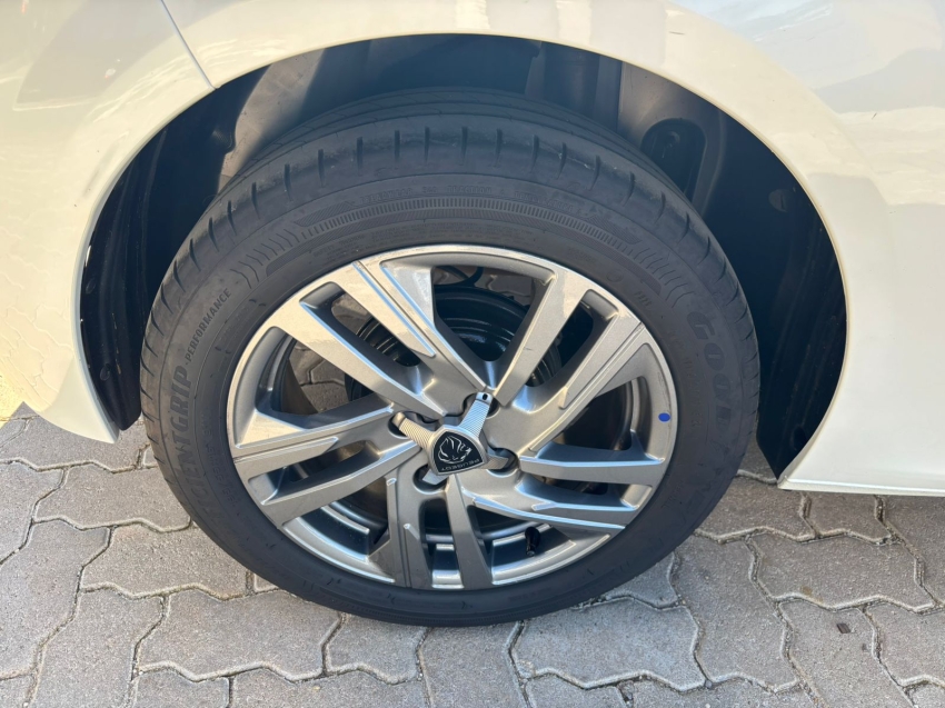 peugeot 208 1.0 turbo 200 flex allure cvt 4p automatico 2025