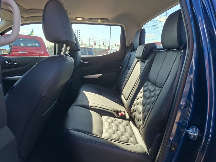 nissan frontier 2.3 16v turbo diesel platinum cd 4x4 automatico 2.2 4p 202515