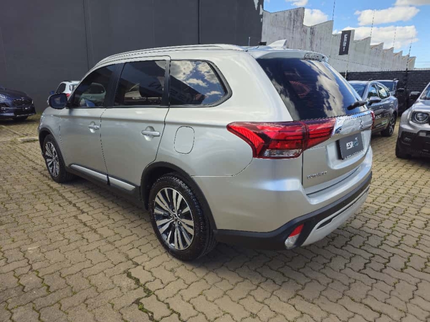 mitsubishi outlander 2.0 mivec gasolina hpe automatico 4p 2020