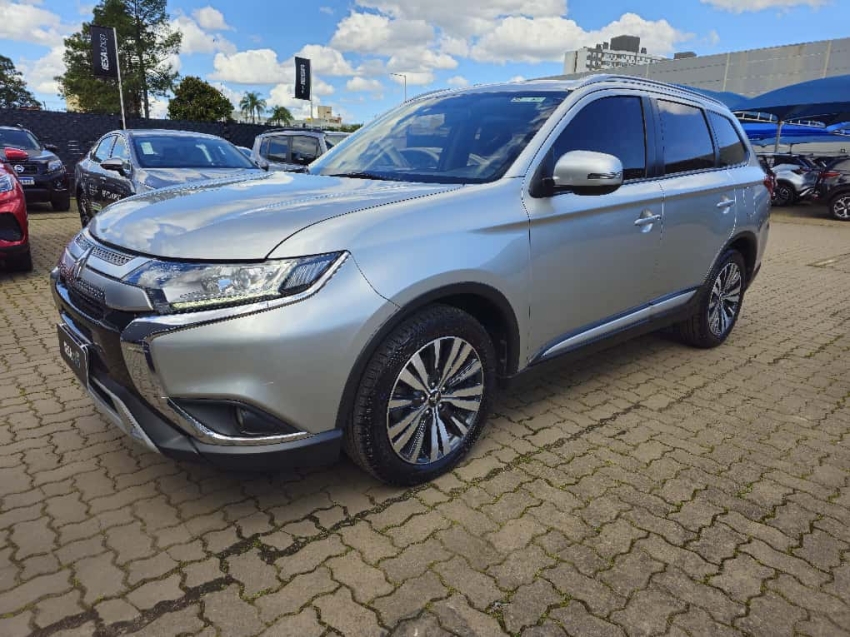 mitsubishi outlander 2.0 mivec gasolina hpe automatico 4p 2020