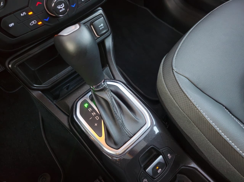 jeep renegade 1.3 t270 turbo flex sahara at6 4p automatico 2025