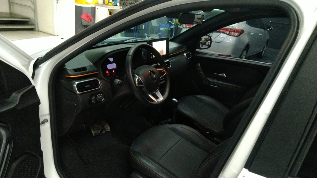 renault oroch 1.3 tce flex outsider x-tronic 4p automatico 2025