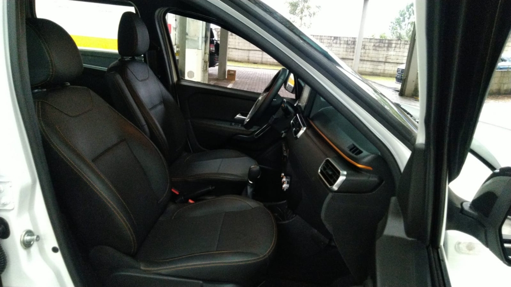 renault oroch 1.3 tce flex outsider x-tronic 4p automatico 2025
