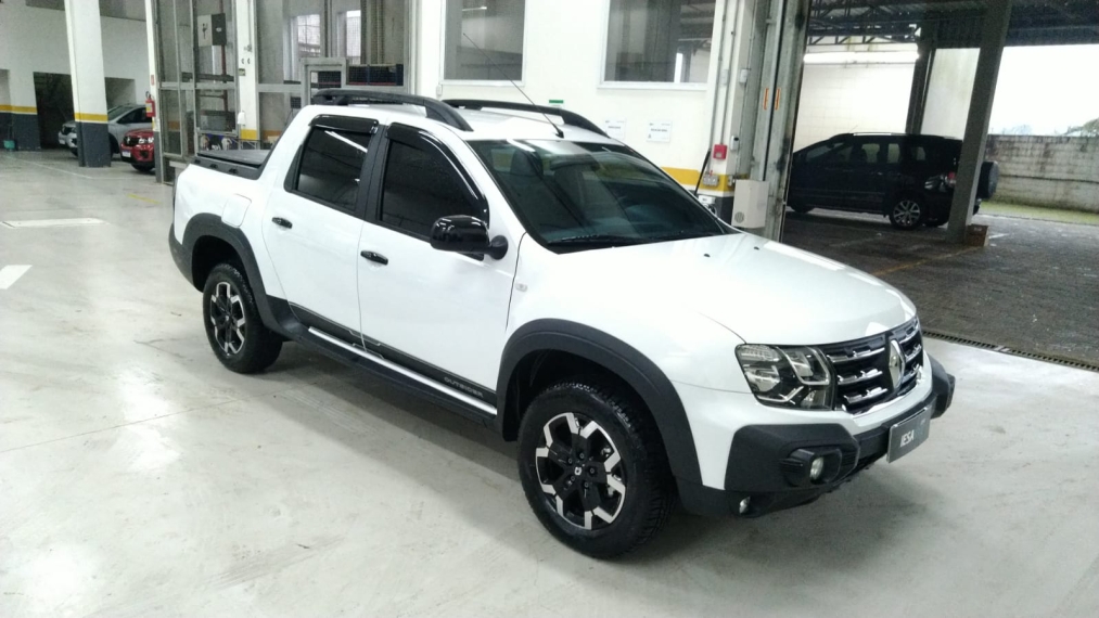 renault oroch 1.3 tce flex outsider x-tronic 4p automatico 2025