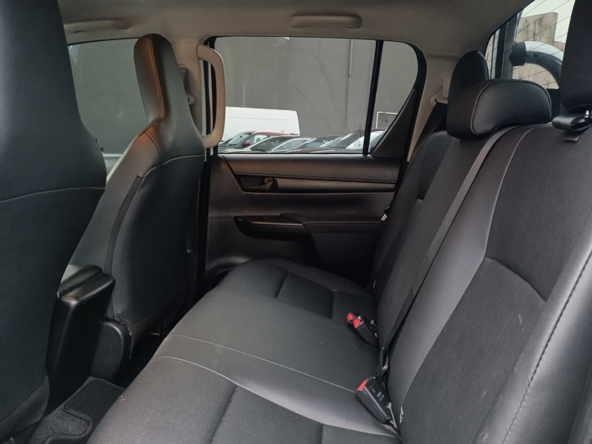 toyota hilux 2.8 d-4d turbo diesel cd power pack 4x4 automatica 5p automatico 202413