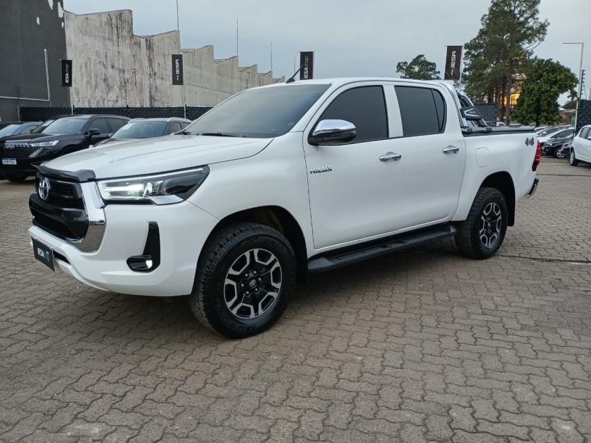 toyota hilux 2.8 d-4d turbo diesel cd srv 4x4 automatico 5p 2024