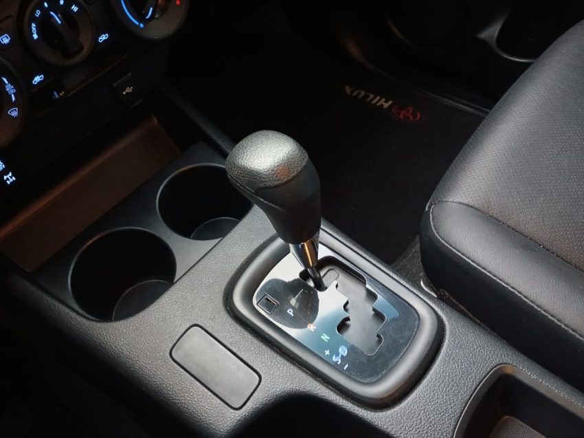 toyota hilux 2.8 d-4d turbo diesel cd power pack 4x4 automatica 5p automatico 202412