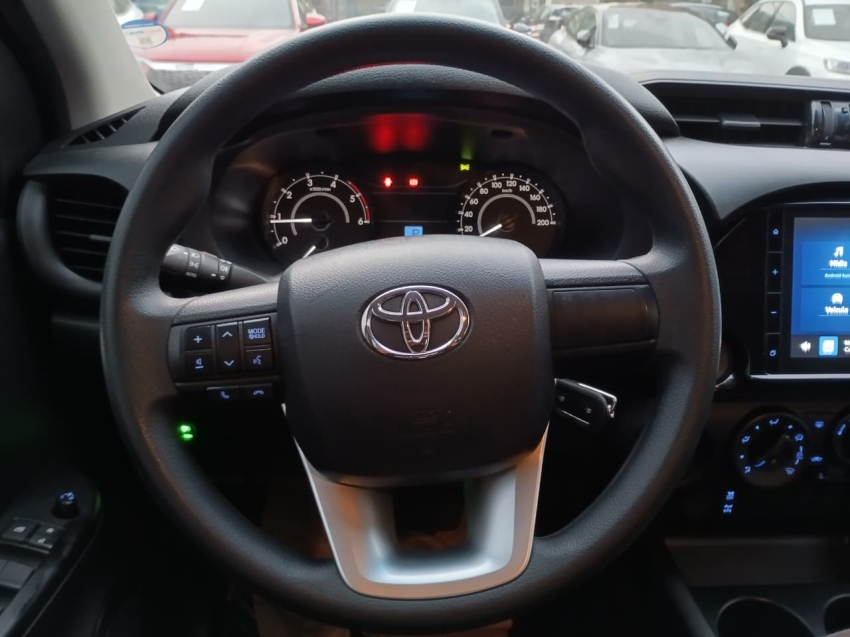 Toyota Hilux     2024