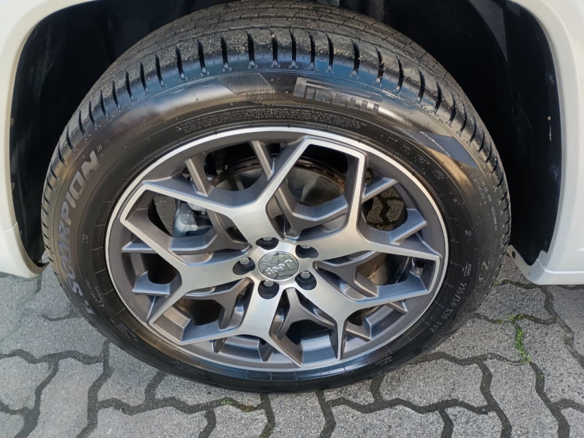 jeep commander 1.3 t270 turbo flex overland at6 1.9 4p automatico 2025
