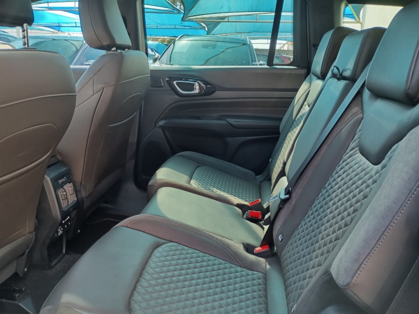jeep commander 1.3 t270 turbo flex overland at6 1.9 4p automatico 2025