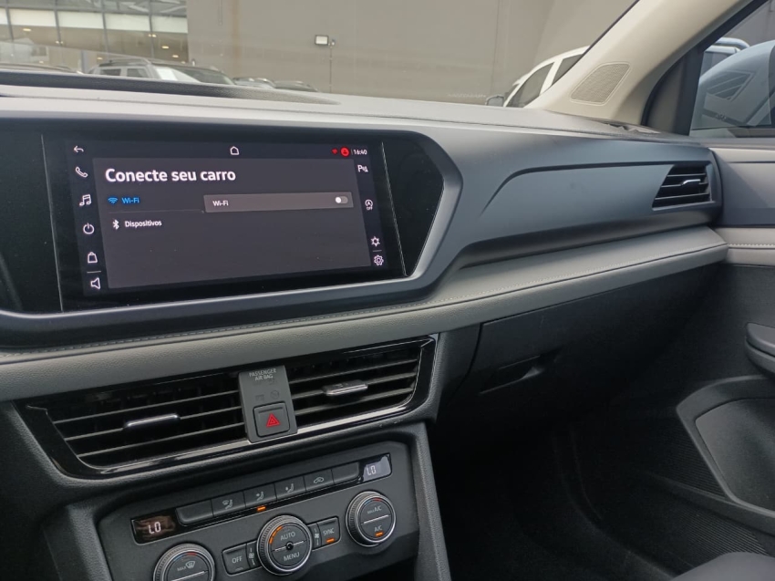 Volkswagen Taos     2022