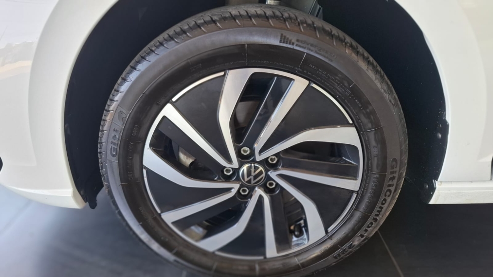 Volkswagen Polo     2025