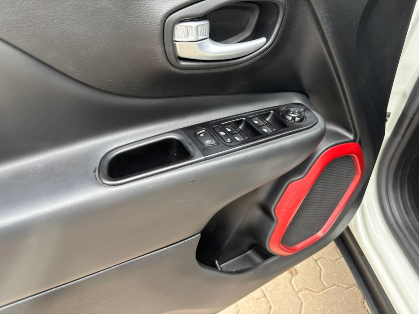 jeep renegade 1.3 t270 turbo flex trailhawk 4x4 at9 4p automatico 202313