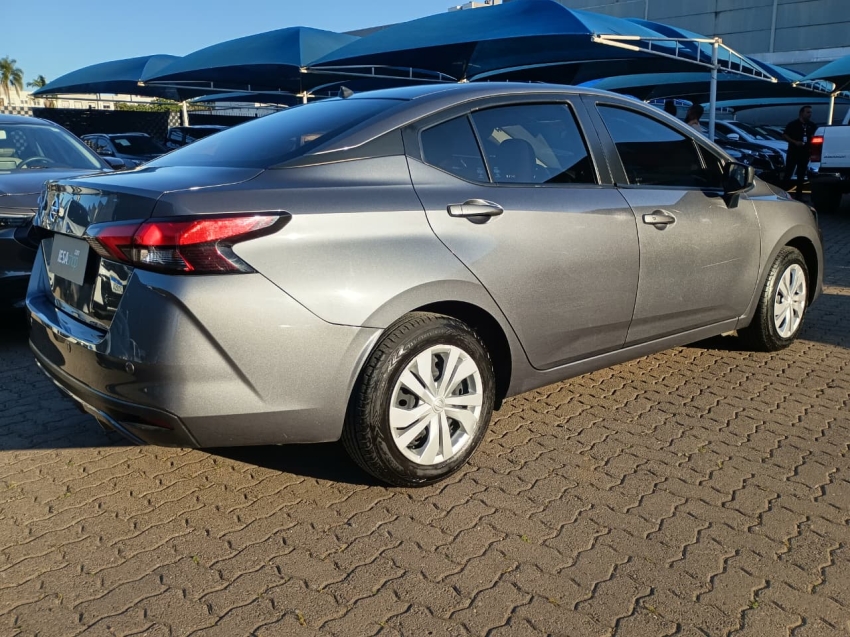 Nissan Versa     2022