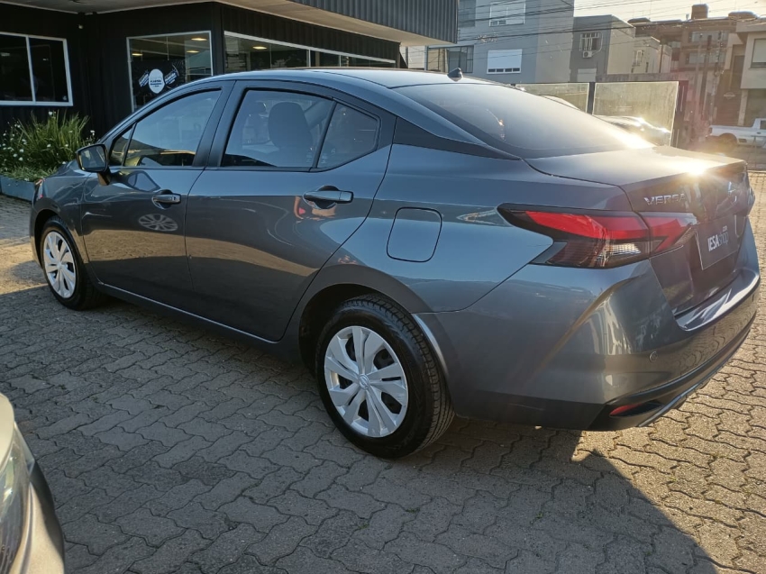 Nissan Versa     2022