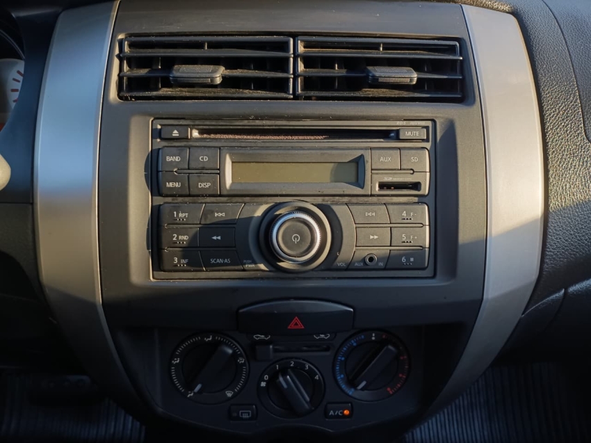 nissan livina 1.8 s 16v flex 4p automatico manual 20149 nissan livina 1.8 s 16v flex 4p automatico manual 20149