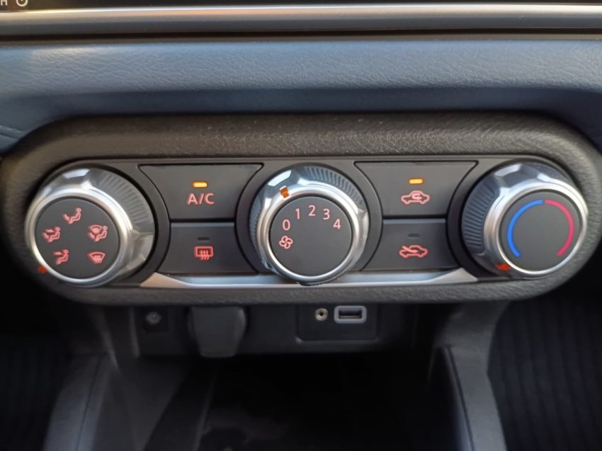 Nissan Versa     2025