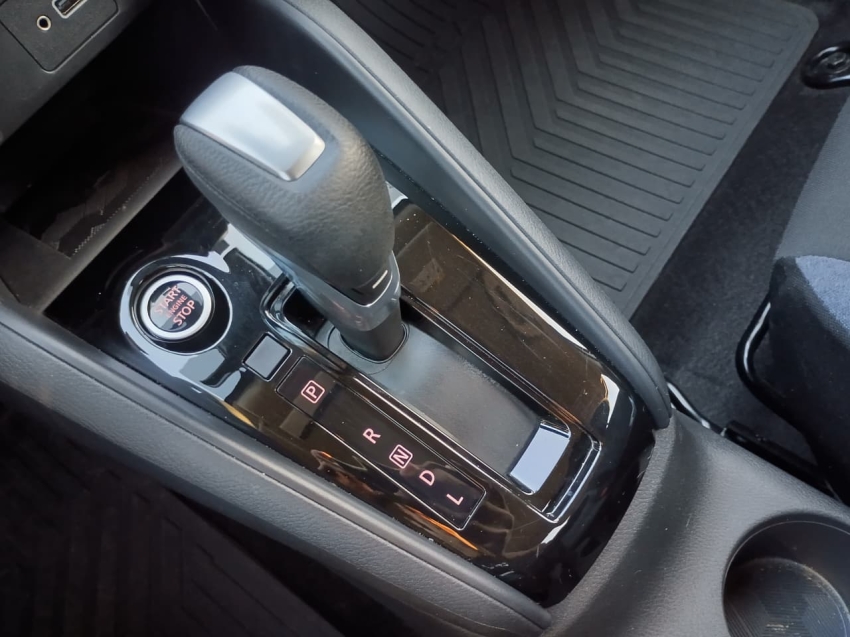 Nissan Versa     2025