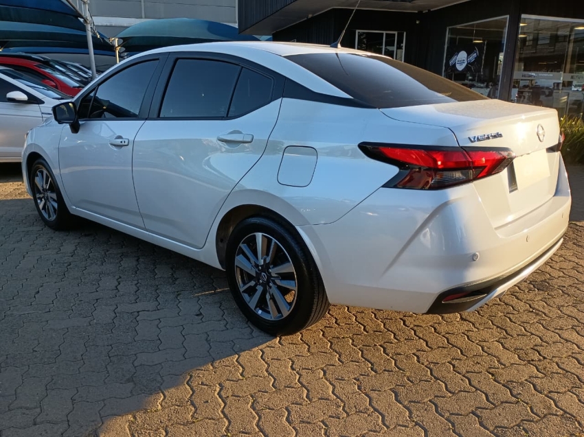 Nissan Versa     2025