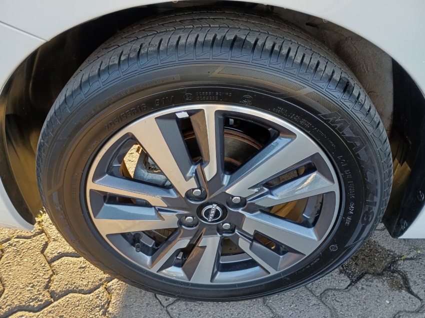 Nissan Versa     2025