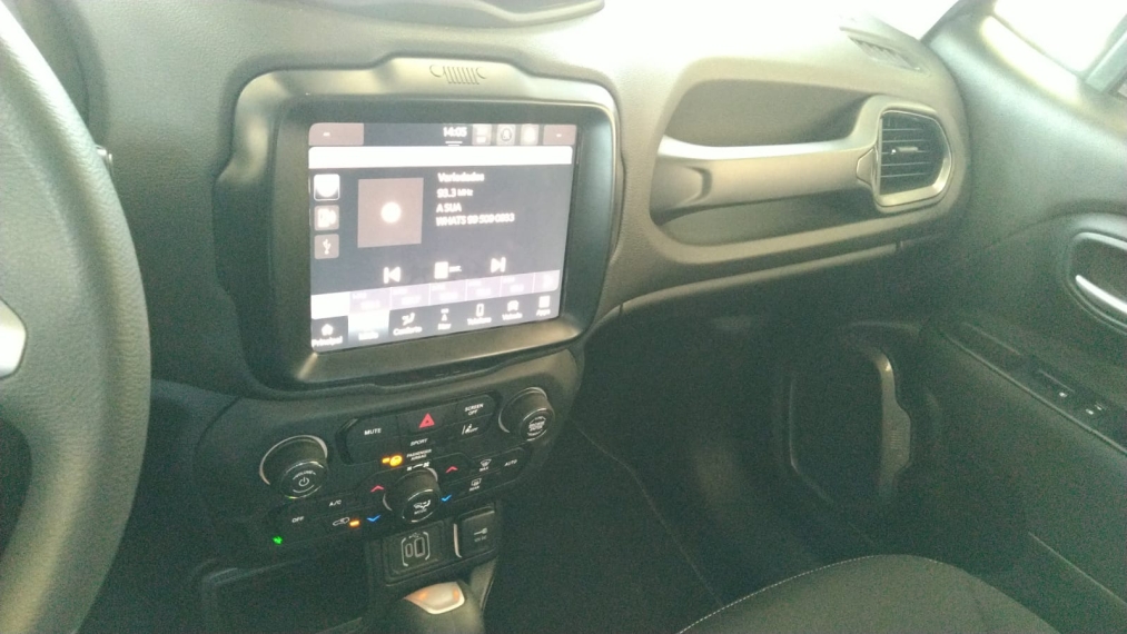 Jeep Renegade     2025