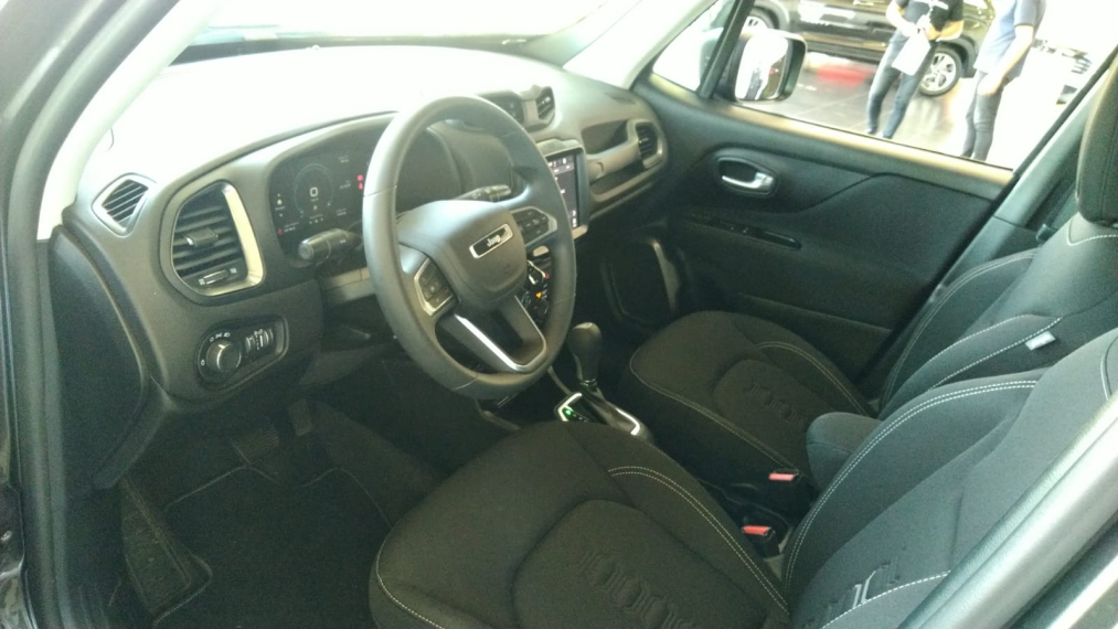 Jeep Renegade     2025