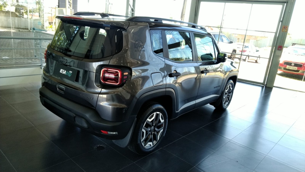 Jeep Renegade     2025