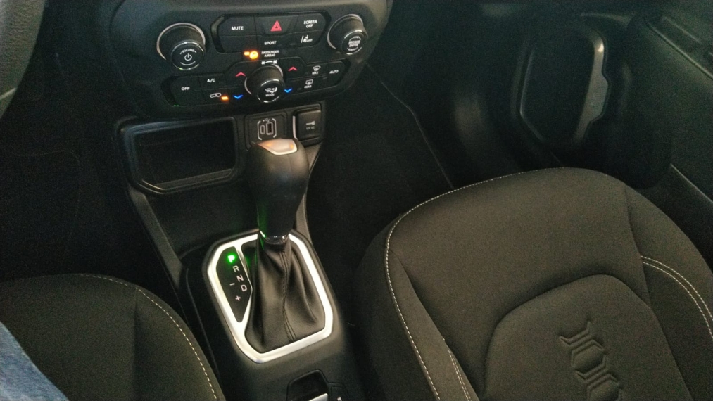 Jeep Renegade     2025