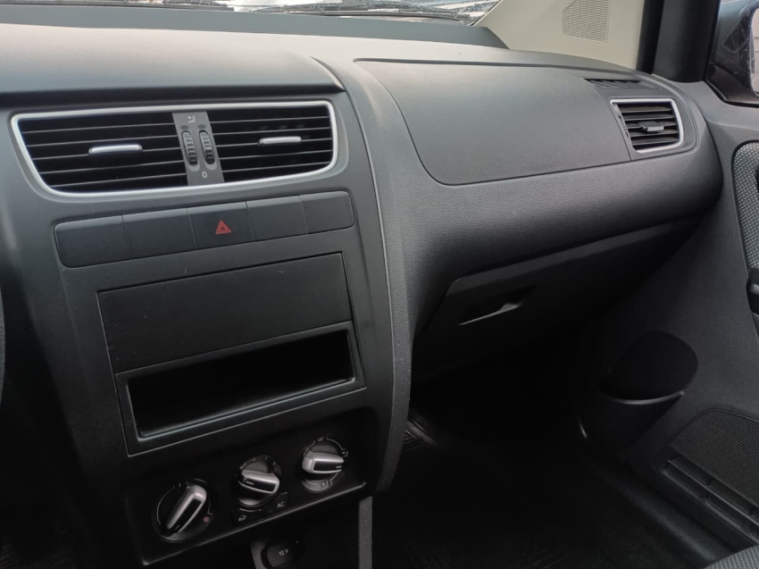 volkswagen fox 1.0 mi trend 8v flex 2p manual 3p 201010