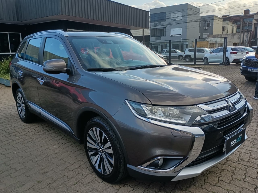 mitsubishi outlander 2.2 mivec di-d diesel hpe-s awd automatico 4p 20191
