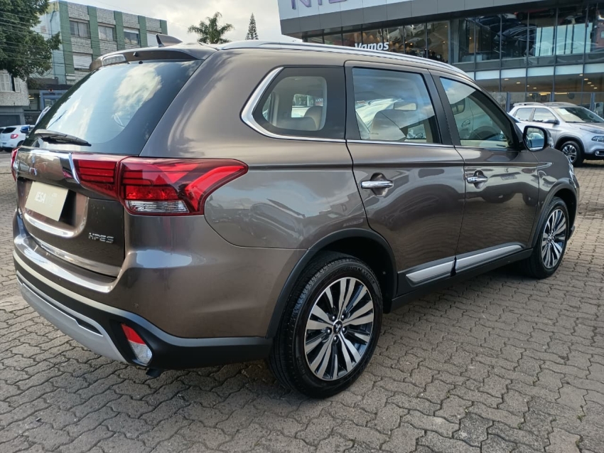 mitsubishi outlander 2.2 mivec di-d diesel hpe-s awd automatico 4p 20192