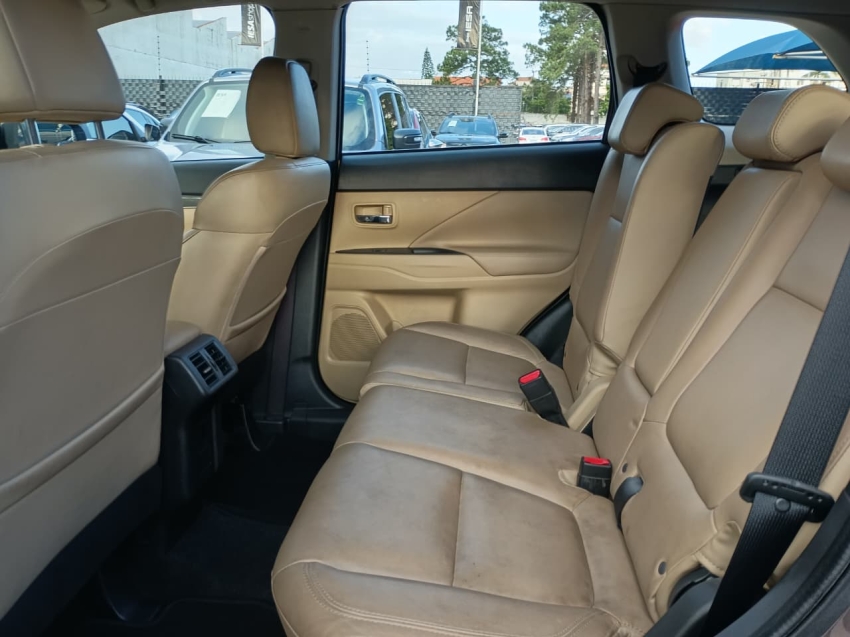 mitsubishi outlander 2.2 mivec di-d diesel hpe-s awd automatico 4p 201913