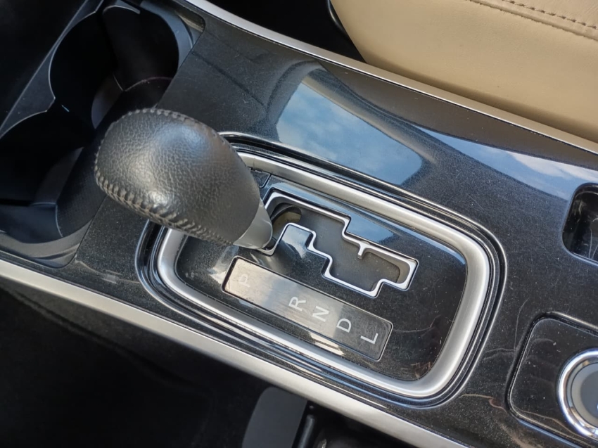 mitsubishi outlander 2.2 mivec di-d diesel hpe-s awd automatico 4p 201912