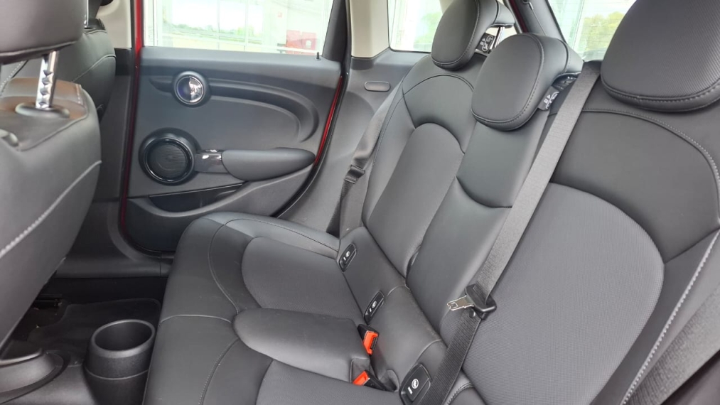 Mini Cooper     2021