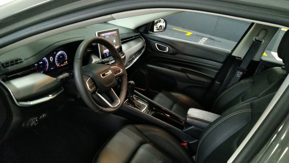 Jeep Compass     2025