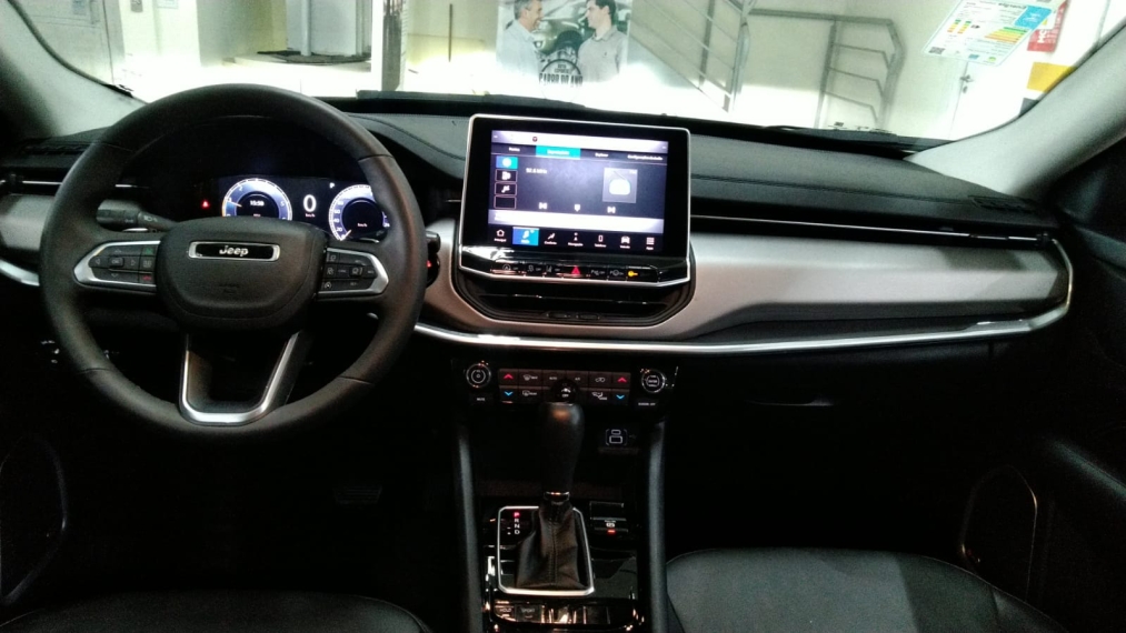 Jeep Compass     2025