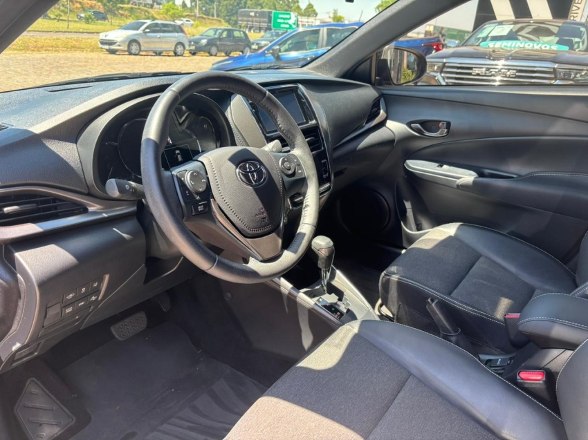 toyota yaris 1.5 16v flex xs multidrive 5p automatico 202410