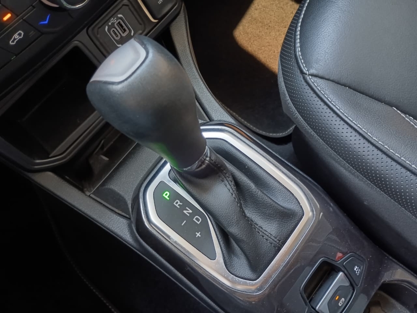 renegade 1.3 t270 turbo flex longitude at614