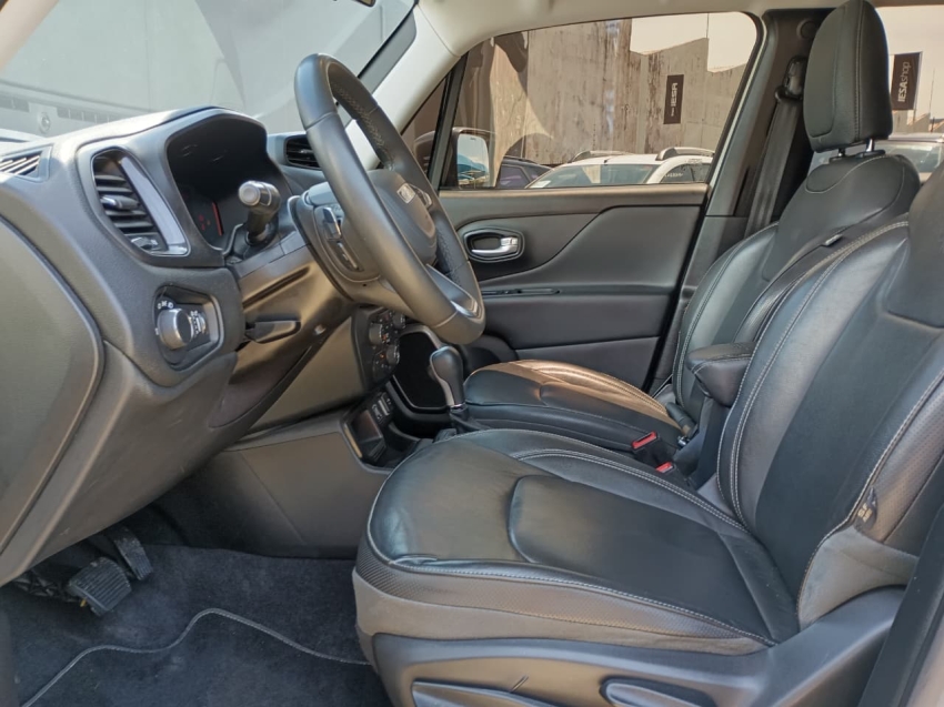 renegade 1.3 t270 turbo flex longitude at68