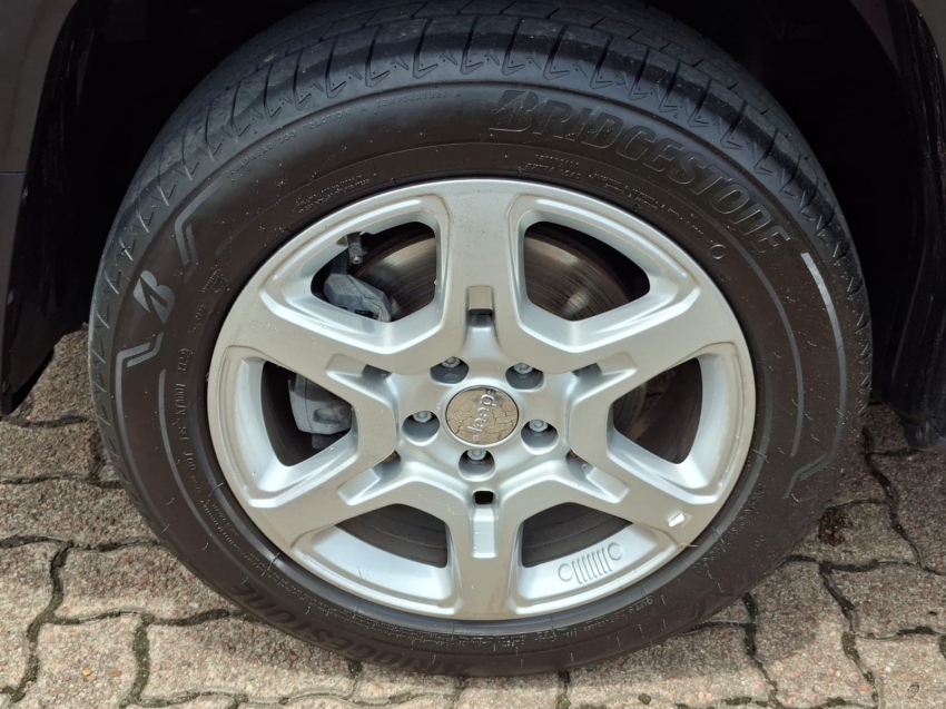 renegade 1.3 t270 turbo flex sport at615