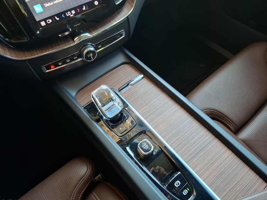 volvo xc60 2.0 t8 recharge ultimate awd geartronic hibrido 4p automatico 202410