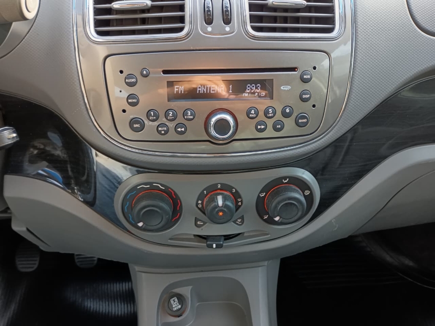 fiat grand siena 1.6 mpi essence 16v flex 4p manual 201310