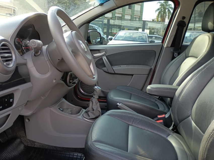 fiat grand siena 1.6 mpi essence 16v flex 4p manual 20138