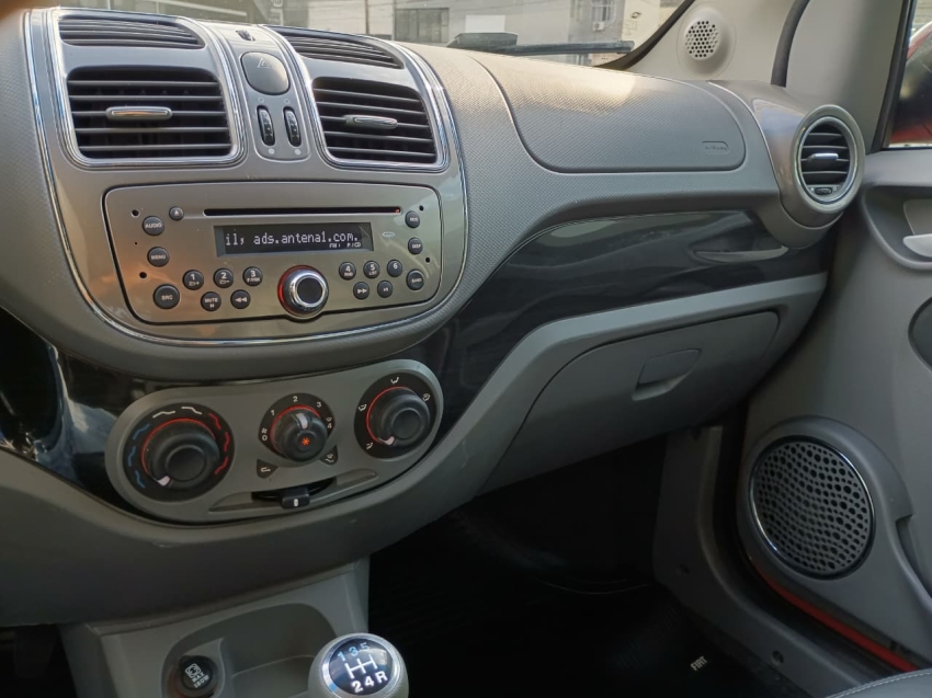 fiat grand siena 1.6 mpi essence 16v flex 4p manual 201311