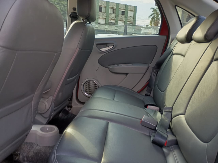 fiat grand siena 1.6 mpi essence 16v flex 4p manual 201312